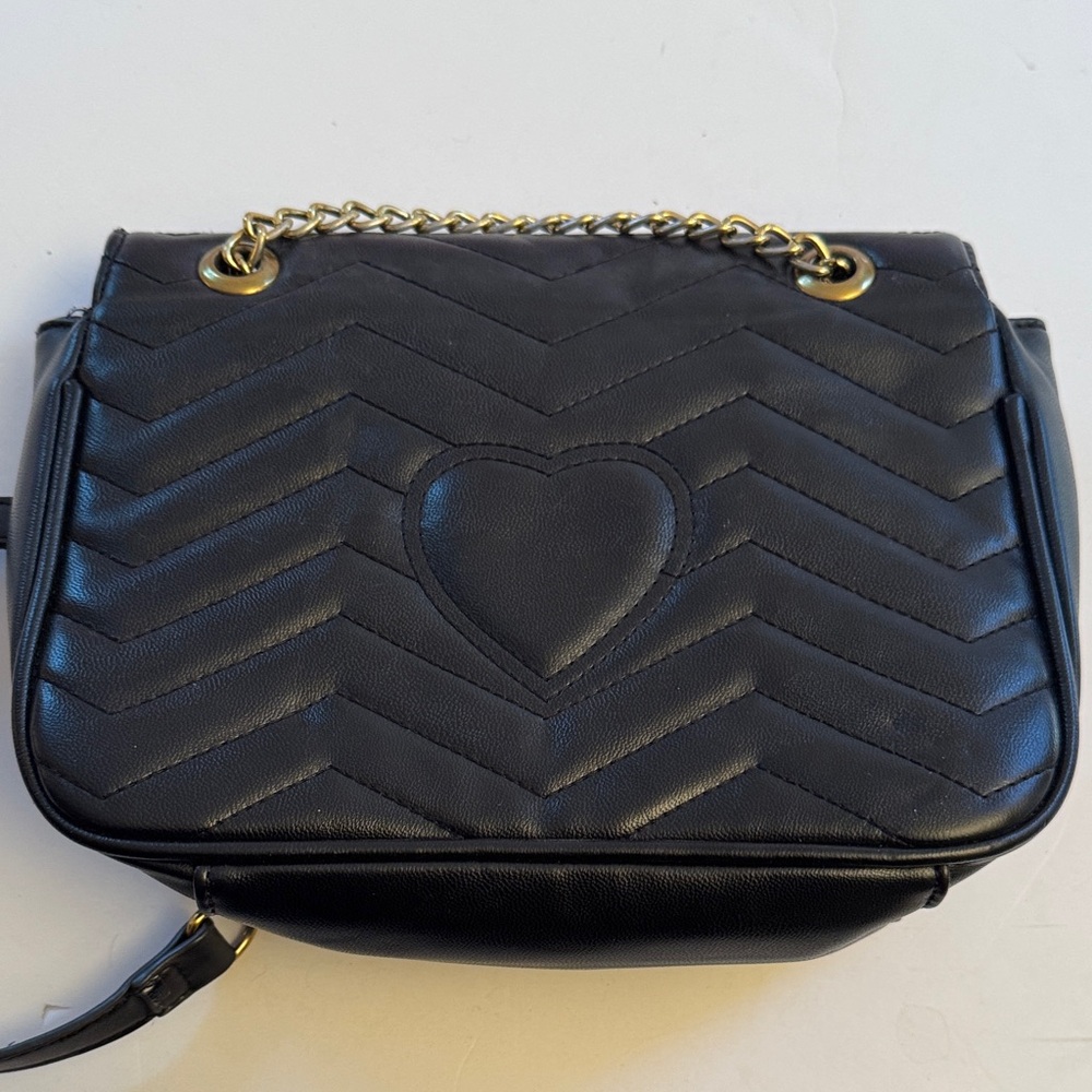 Reposhing Gucci Black Quilted Crossbody Bag with Gold Chain - Picture 4 of 7